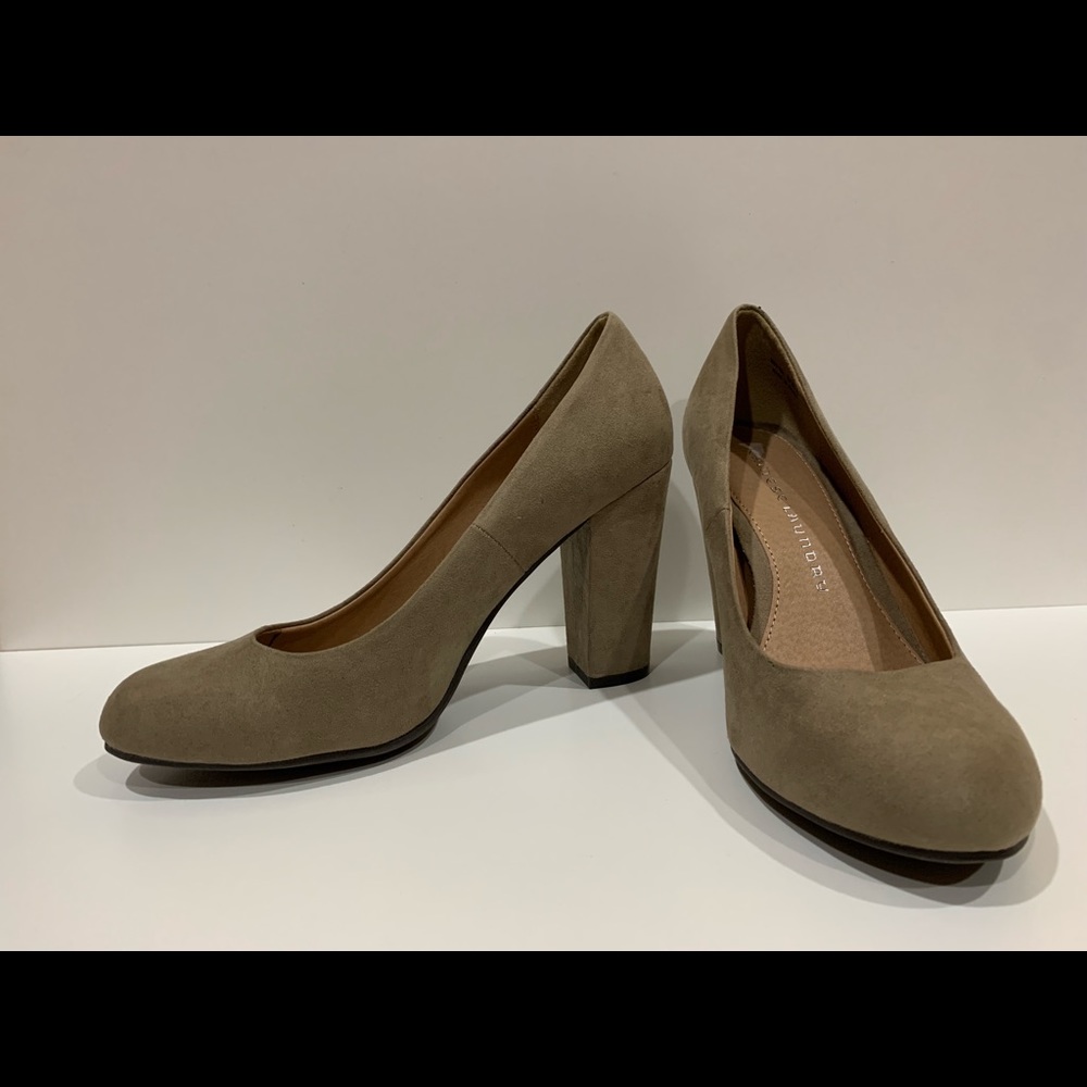 Chinese Laundry Taupe Round Toe Pumps